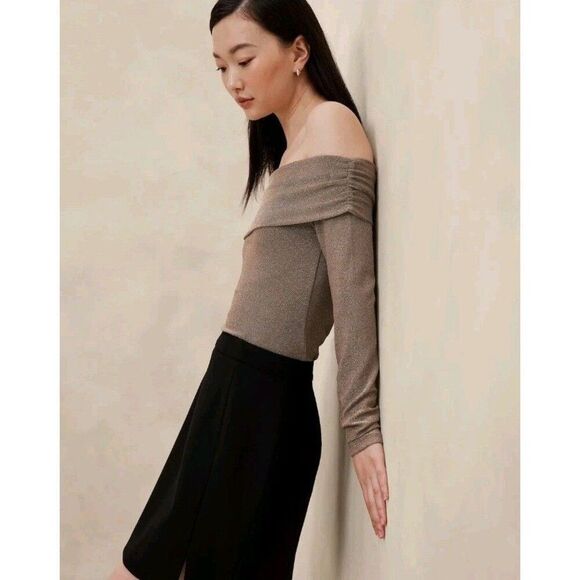 NWT Banana Republic Factory 2024 Off-Shoulder Sparkle Top Gold Size M Feminine - Picture 9 of 9